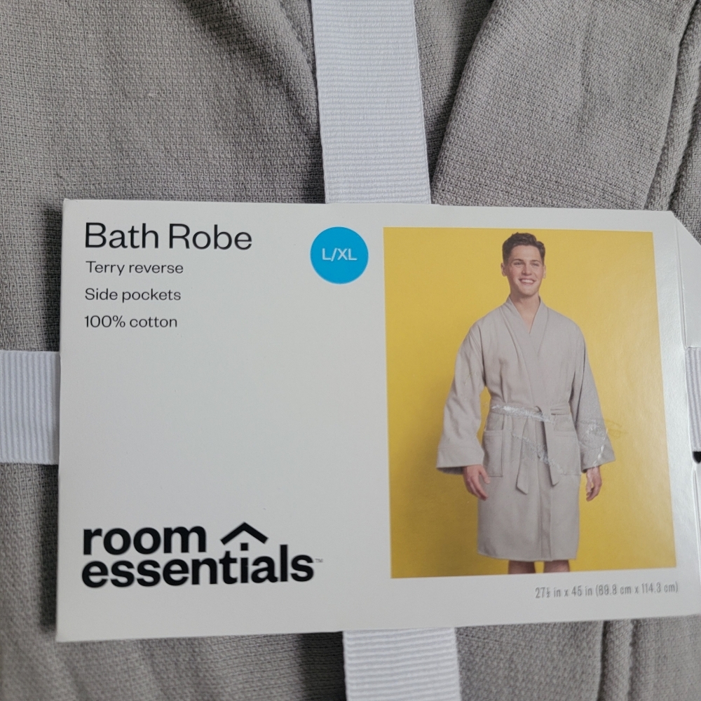 NEW Room Essentials Light Gray Bath Robe with Pockets - Picture 3 of 6